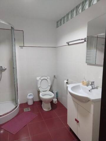 Фото номера Четырехместный номер с общей ванной комнатой Гостевой дом Vendel Guesthouse г. Lutoasa 4